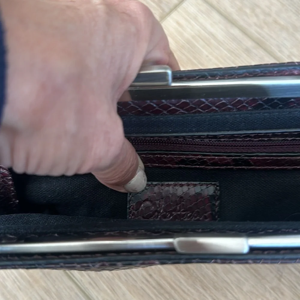 Cole Hahn reptile leather clutch 10 x 4.5 🌿